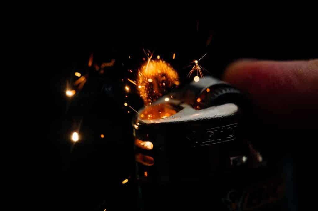 Funken aus einem Feuerzeug
